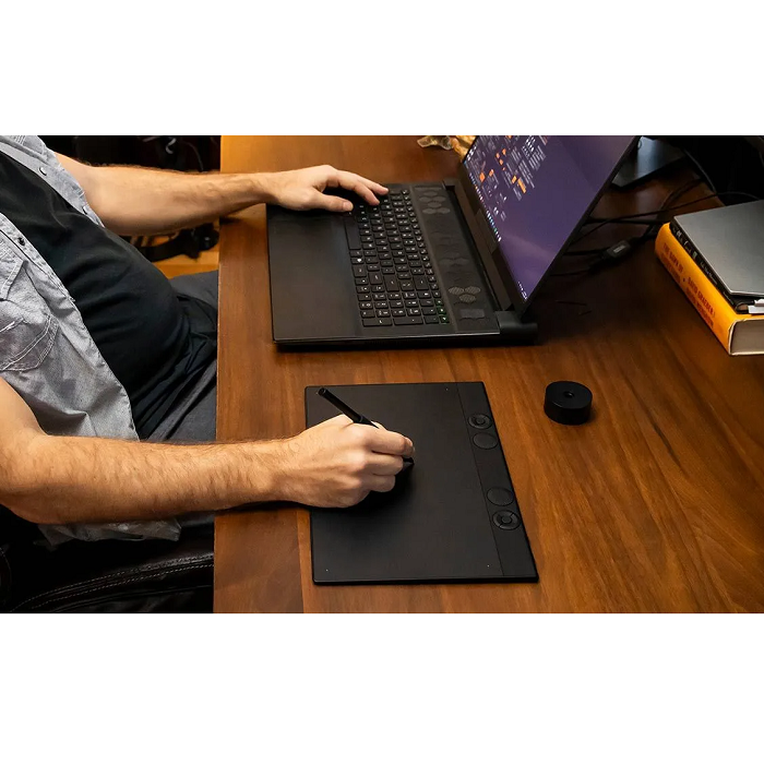  Wacom PTK870 Intuos Pro 2025
